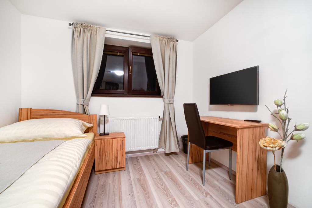 Penzion Kralovska Cesta Брно Номер фото